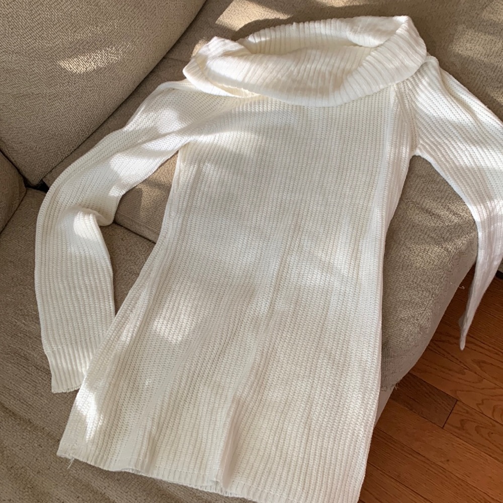 Off shoulder mini white long sleeve dress